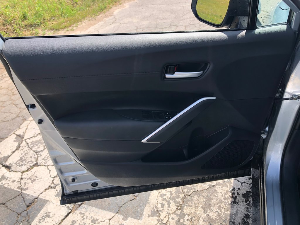 2023 Toyota COROLLA CROSS XLE - sunroof, power seats, wireless carplay, a/c in COLDBROOK, Nova Scotia - 18 - w1024h768px