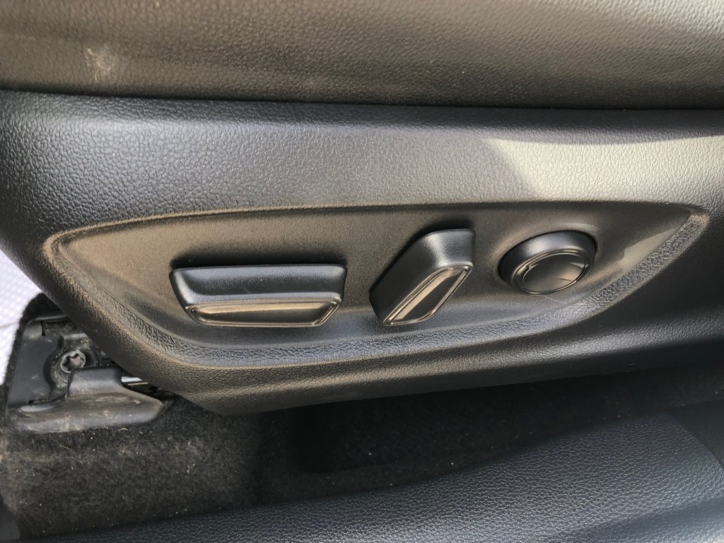 2023 Toyota COROLLA CROSS XLE - sunroof, power seats, wireless carplay, a/c in COLDBROOK, Nova Scotia - 20 - w1024h768px