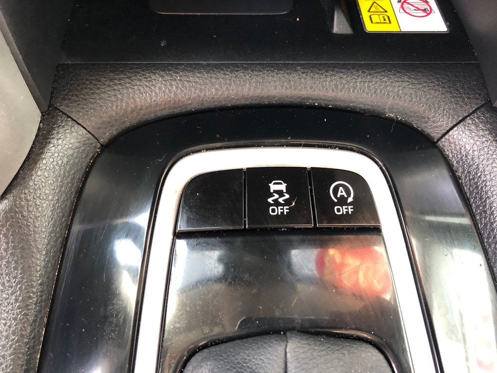 2023 Toyota COROLLA CROSS XLE - sunroof, power seats, wireless carplay, a/c in COLDBROOK, Nova Scotia - 16 - w1024h768px