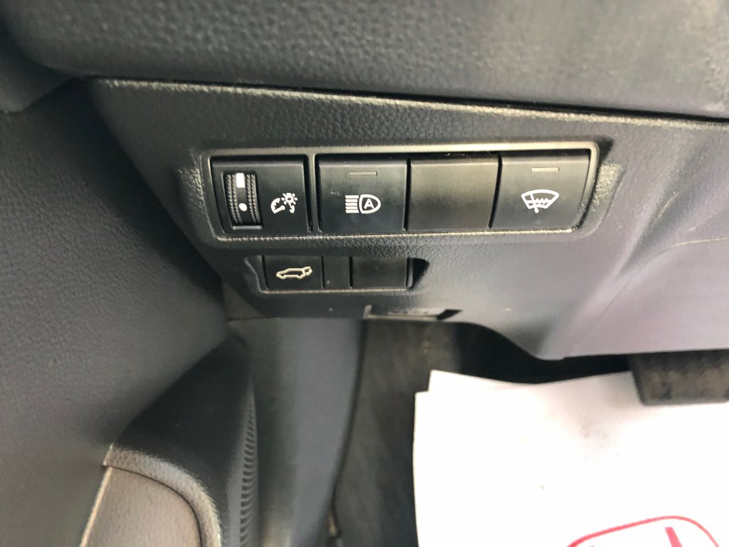2023 Toyota COROLLA CROSS XLE - sunroof, power seats, wireless carplay, a/c in COLDBROOK, Nova Scotia - 8 - w1024h768px