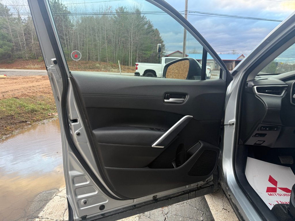 2023 Toyota Corolla Cross XLE, keyless entry, backup cam, heated seats in Kentville, Nova Scotia - 7 - w1024h768px