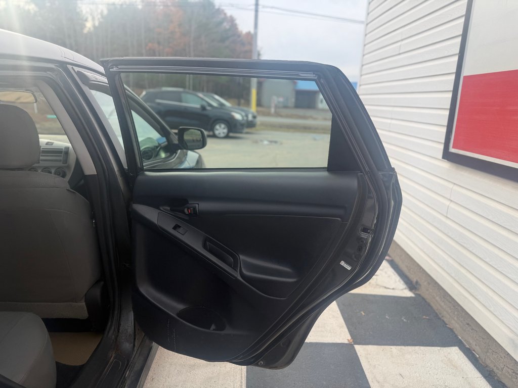 Toyota COROLLA Matrix, Heated Mirrors, Cloth Bucket Seats 2010 à COLDBROOK, Nouvelle-Écosse - 17 - w1024h768px