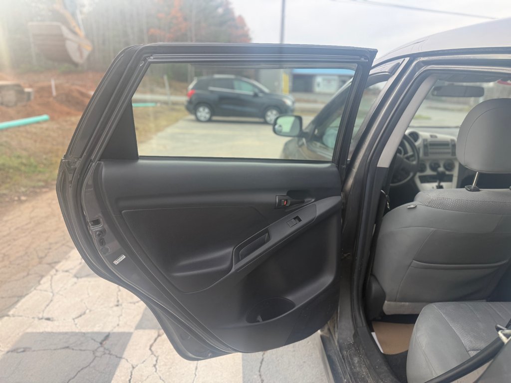 Toyota COROLLA Matrix, Heated Mirrors, Cloth Bucket Seats 2010 à COLDBROOK, Nouvelle-Écosse - 14 - w1024h768px