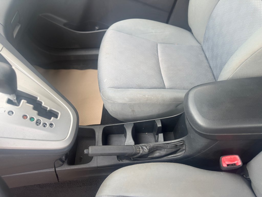 Toyota COROLLA Matrix, Heated Mirrors, Cloth Bucket Seats 2010 à COLDBROOK, Nouvelle-Écosse - 13 - w1024h768px