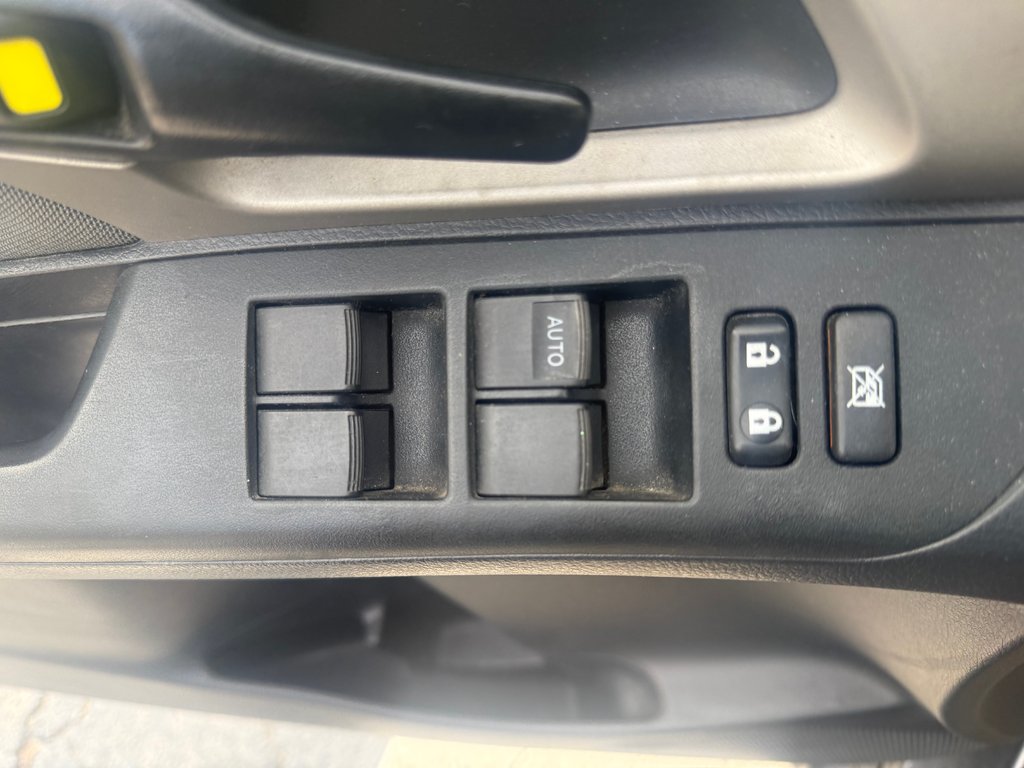 Toyota COROLLA Matrix, Heated Mirrors, Cloth Bucket Seats 2010 à COLDBROOK, Nouvelle-Écosse - 8 - w1024h768px