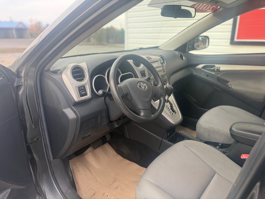Toyota COROLLA Matrix, Heated Mirrors, Cloth Bucket Seats 2010 à COLDBROOK, Nouvelle-Écosse - 11 - w1024h768px