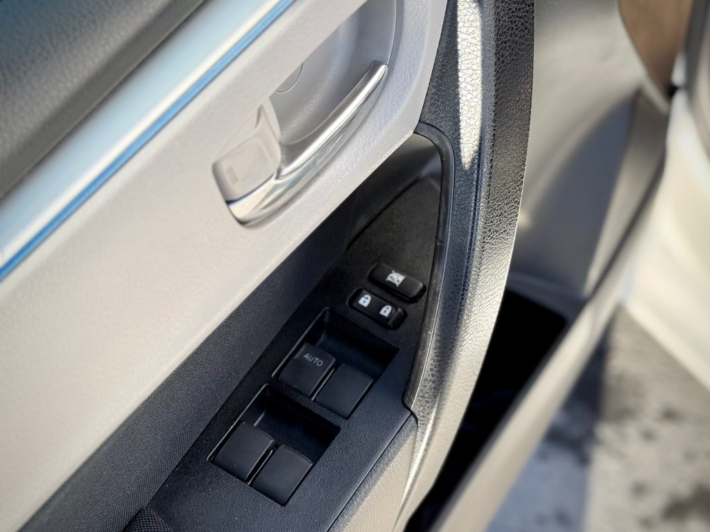 2014 Toyota COROLLA | Reverse Camera, Heated Mirrors, CD/MP3 Player in COLDBROOK, Nova Scotia - 8 - w1024h768px