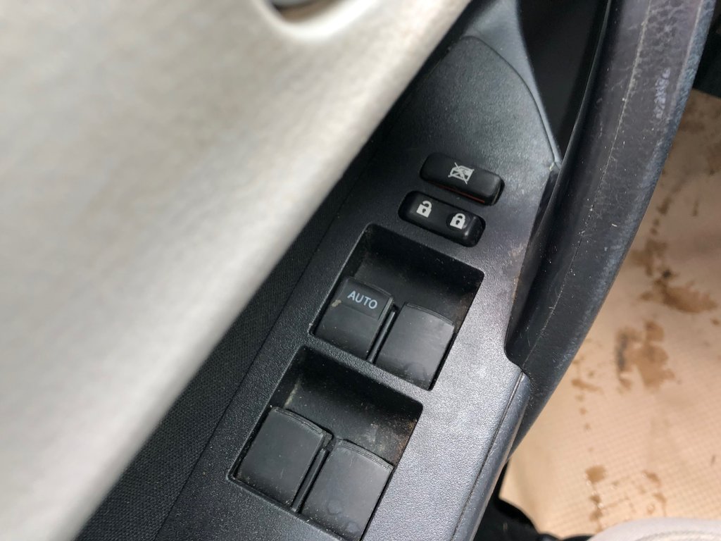 2015 Toyota Corolla LE - reverse camera, hands free, cruise control in COLDBROOK, Nova Scotia - 7 - w1024h768px