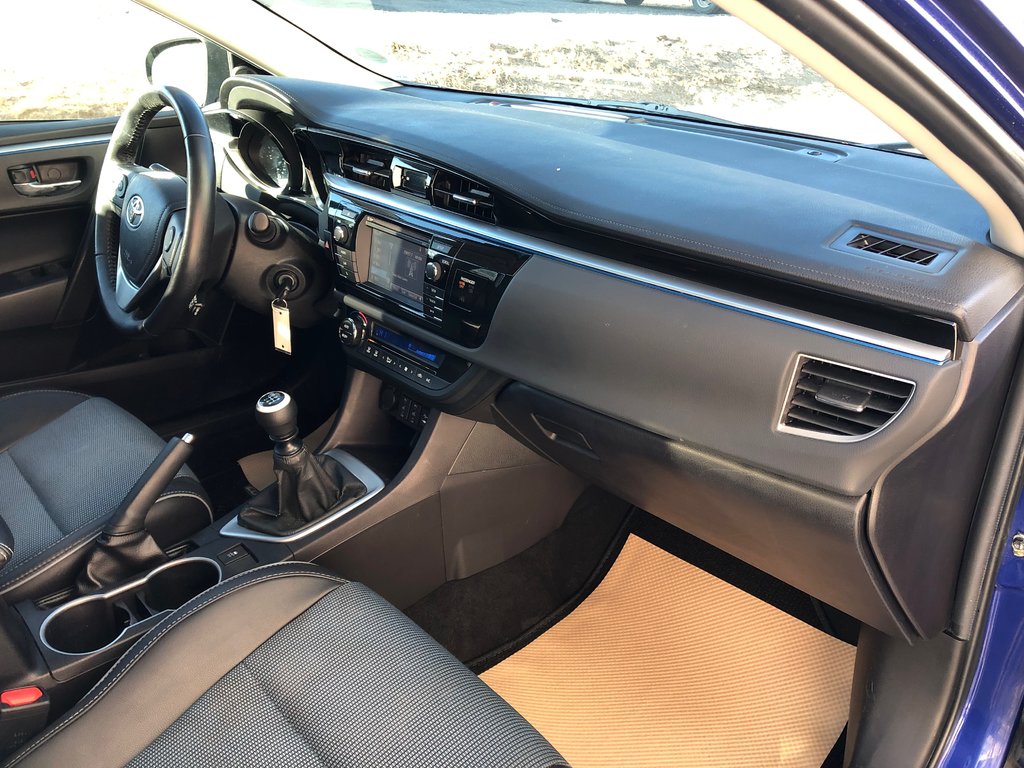 2016 Toyota Corolla S - sunroof, manual, bluetooth, cruise control in Kentville, Nova Scotia - 24 - w1024h768px