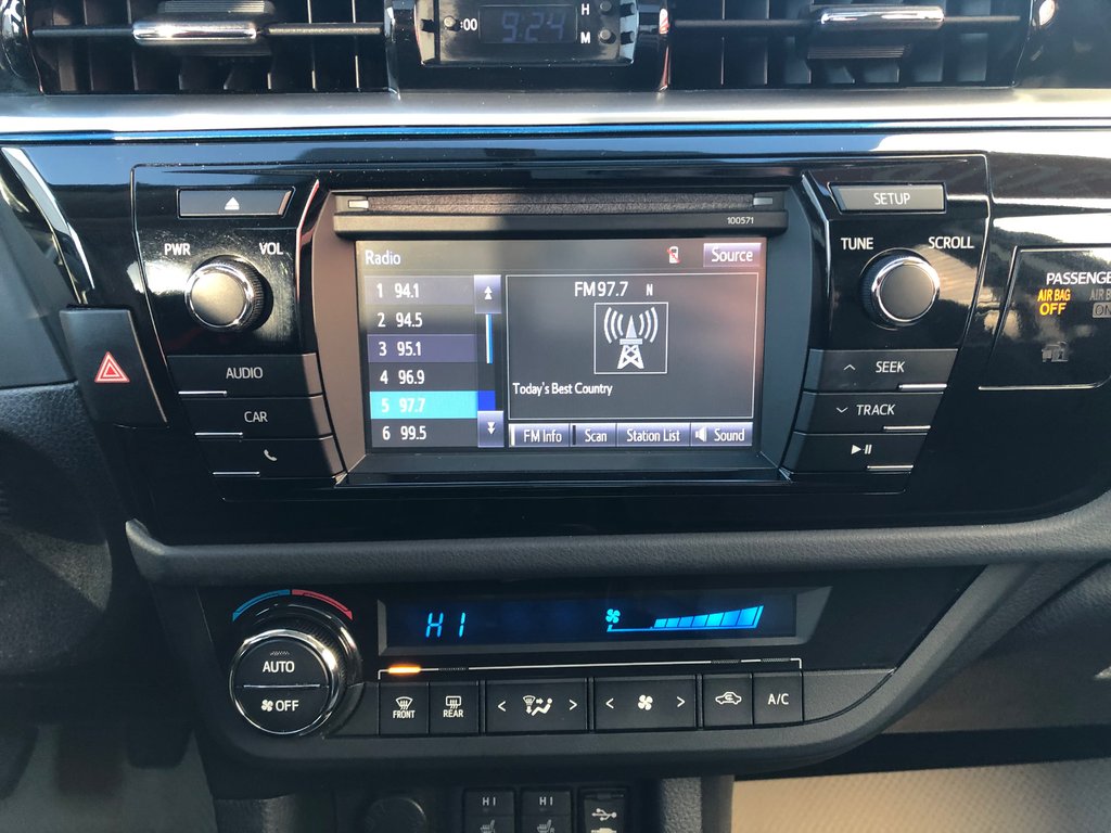 2016 Toyota Corolla S - sunroof, manual, bluetooth, cruise control in Kentville, Nova Scotia - 11 - w1024h768px