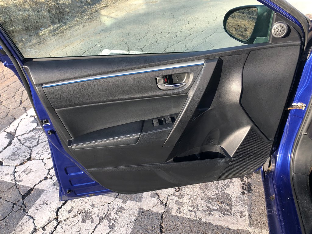 2016 Toyota Corolla S - sunroof, manual, bluetooth, cruise control in Kentville, Nova Scotia - 16 - w1024h768px