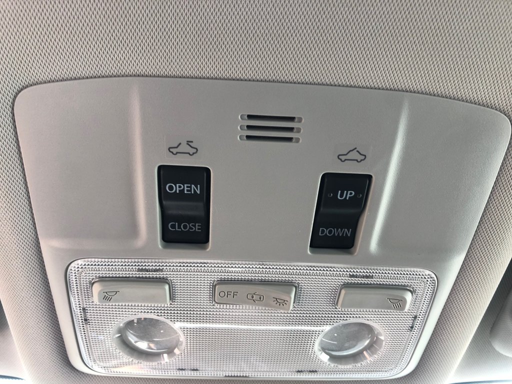 2018 Toyota Corolla LE - sunroof, cruise control, hands free, a/c in COLDBROOK, Nova Scotia - 15 - w1024h768px