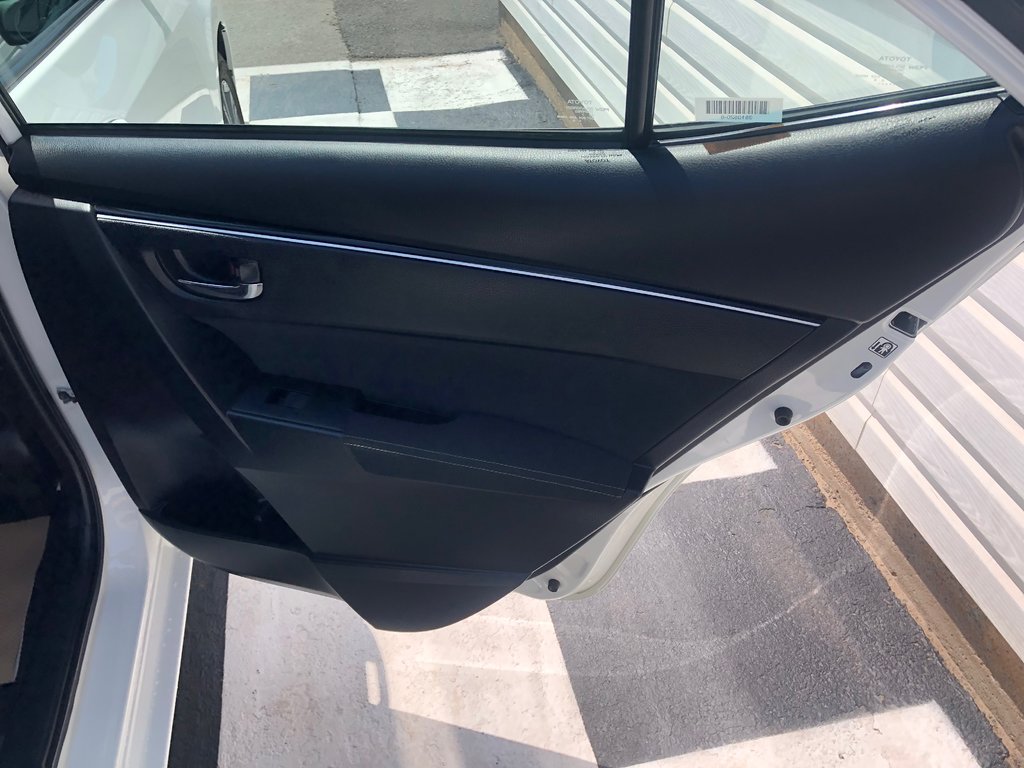 2018 Toyota Corolla LE - sunroof, cruise control, hands free, a/c in COLDBROOK, Nova Scotia - 22 - w1024h768px