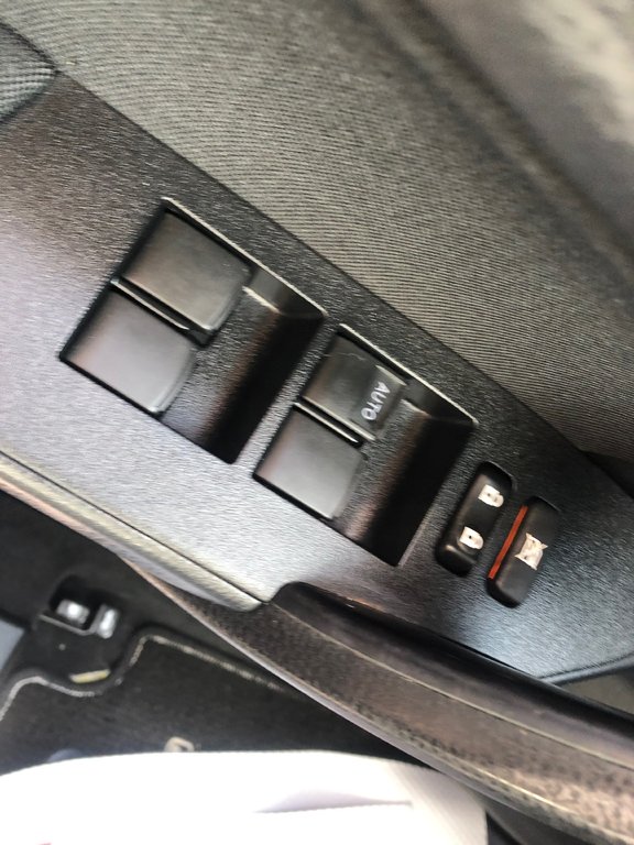 2018 Toyota Corolla LE - sunroof, cruise control, hands free, a/c in COLDBROOK, Nova Scotia - 7 - w1024h768px