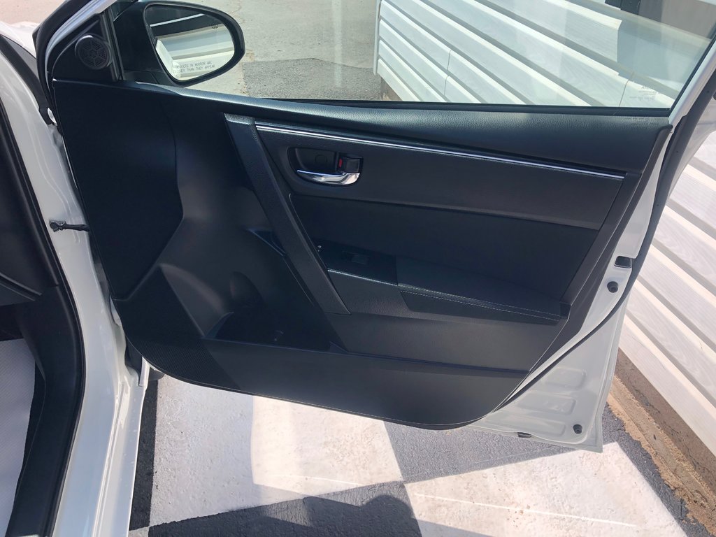 2018 Toyota Corolla LE - sunroof, cruise control, hands free, a/c in COLDBROOK, Nova Scotia - 23 - w1024h768px
