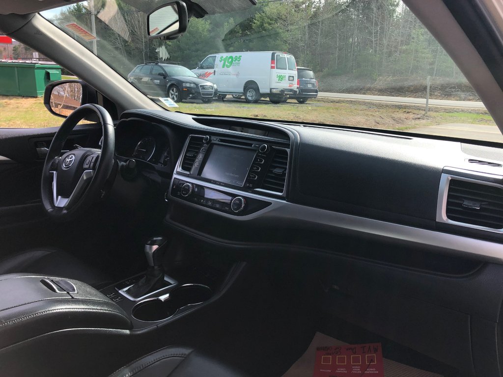 2016 Toyota Highlander XLE- Leather interior, AWD, 3 rows tons of space! in COLDBROOK, Nova Scotia - 29 - w1024h768px