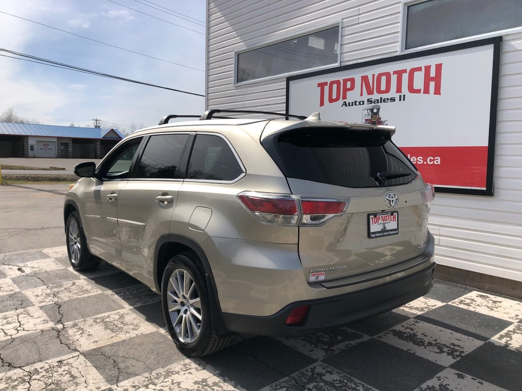 2016 Toyota Highlander XLE- Leather interior, AWD, 3 rows tons of space! in COLDBROOK, Nova Scotia - 6 - w1024h768px