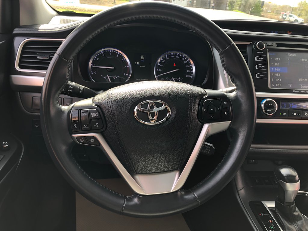 2016 Toyota Highlander XLE- Leather interior, AWD, 3 rows tons of space! in COLDBROOK, Nova Scotia - 9 - w1024h768px