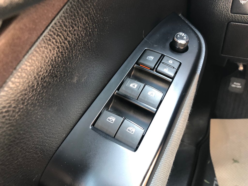 2019 Toyota Highlander LE - reverse camera, adaptive cruise control, a/c in COLDBROOK, Nova Scotia - 7 - w1024h768px