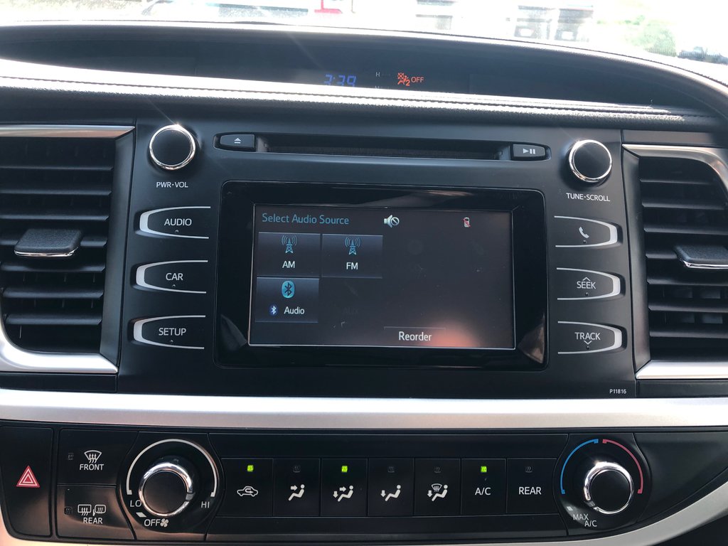 2019 Toyota Highlander LE - reverse camera, adaptive cruise control, a/c in COLDBROOK, Nova Scotia - 11 - w1024h768px