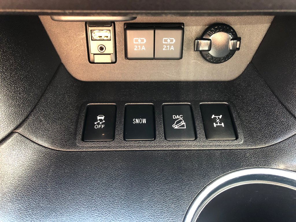 2019 Toyota Highlander LE - reverse camera, adaptive cruise control, a/c in COLDBROOK, Nova Scotia - 13 - w1024h768px