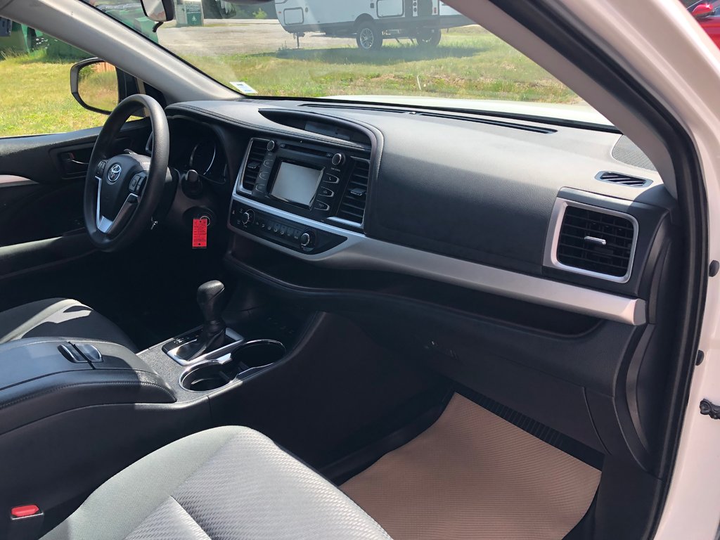 2019 Toyota Highlander LE - reverse camera, adaptive cruise control, a/c in COLDBROOK, Nova Scotia - 23 - w1024h768px