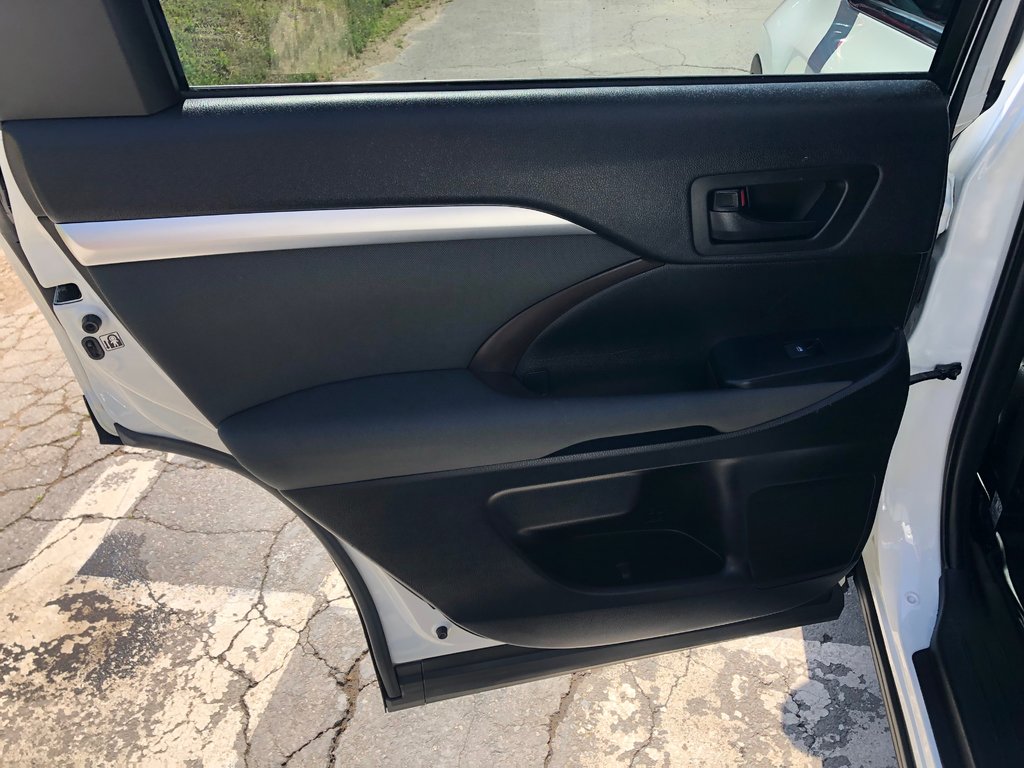 2019 Toyota Highlander LE - reverse camera, adaptive cruise control, a/c in COLDBROOK, Nova Scotia - 17 - w1024h768px