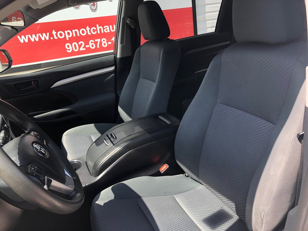 2019 Toyota Highlander LE - reverse camera, adaptive cruise control, a/c in COLDBROOK, Nova Scotia - 16 - w1024h768px
