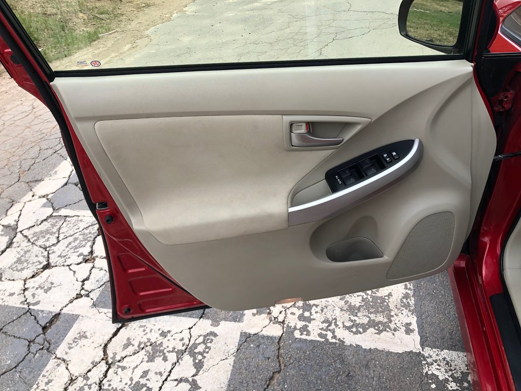 Toyota Prius Base - sunroof, reverse camera, bluetooth, hatch 2015 à COLDBROOK, Nouvelle-Écosse - 17 - w1024h768px