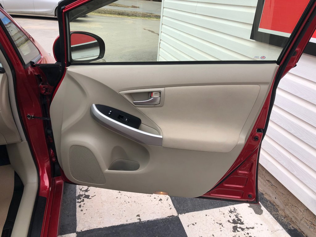 Toyota Prius Base - sunroof, reverse camera, bluetooth, hatch 2015 à COLDBROOK, Nouvelle-Écosse - 22 - w1024h768px