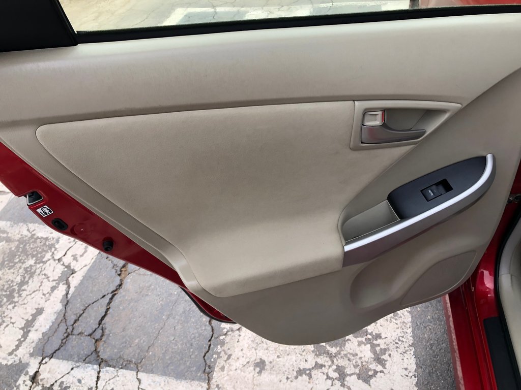 Toyota Prius Base - sunroof, reverse camera, bluetooth, hatch 2015 à COLDBROOK, Nouvelle-Écosse - 19 - w1024h768px
