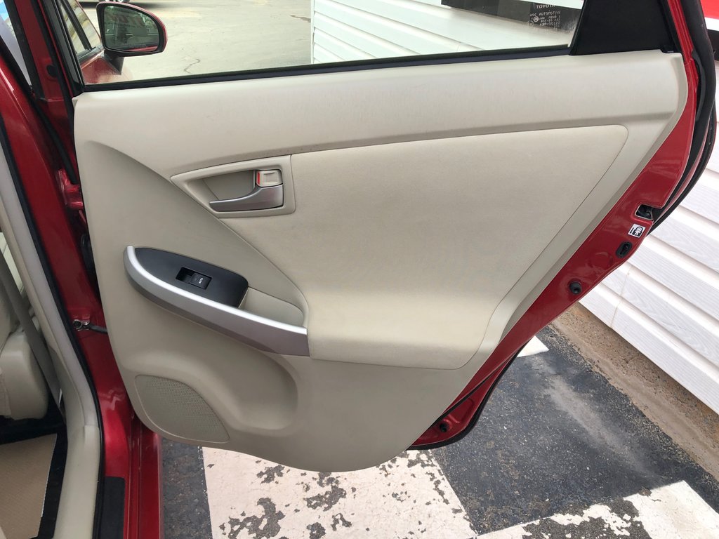 Toyota Prius Base - sunroof, reverse camera, bluetooth, hatch 2015 à COLDBROOK, Nouvelle-Écosse - 21 - w1024h768px