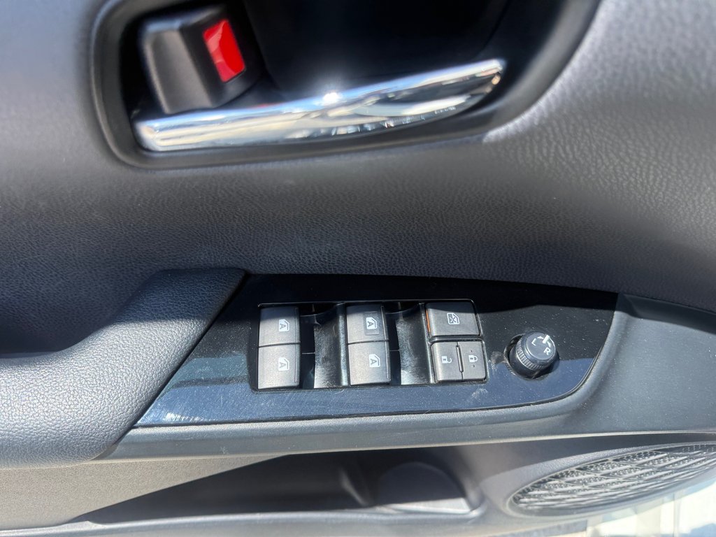 2017 Toyota PRIUS HYBRID HEV in COLDBROOK, Nova Scotia - 8 - w1024h768px
