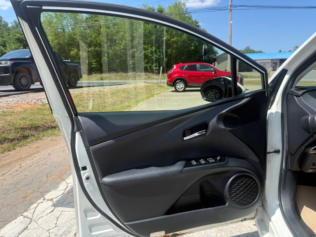 2017 Toyota PRIUS HYBRID HEV in COLDBROOK, Nova Scotia - 7 - w1024h768px