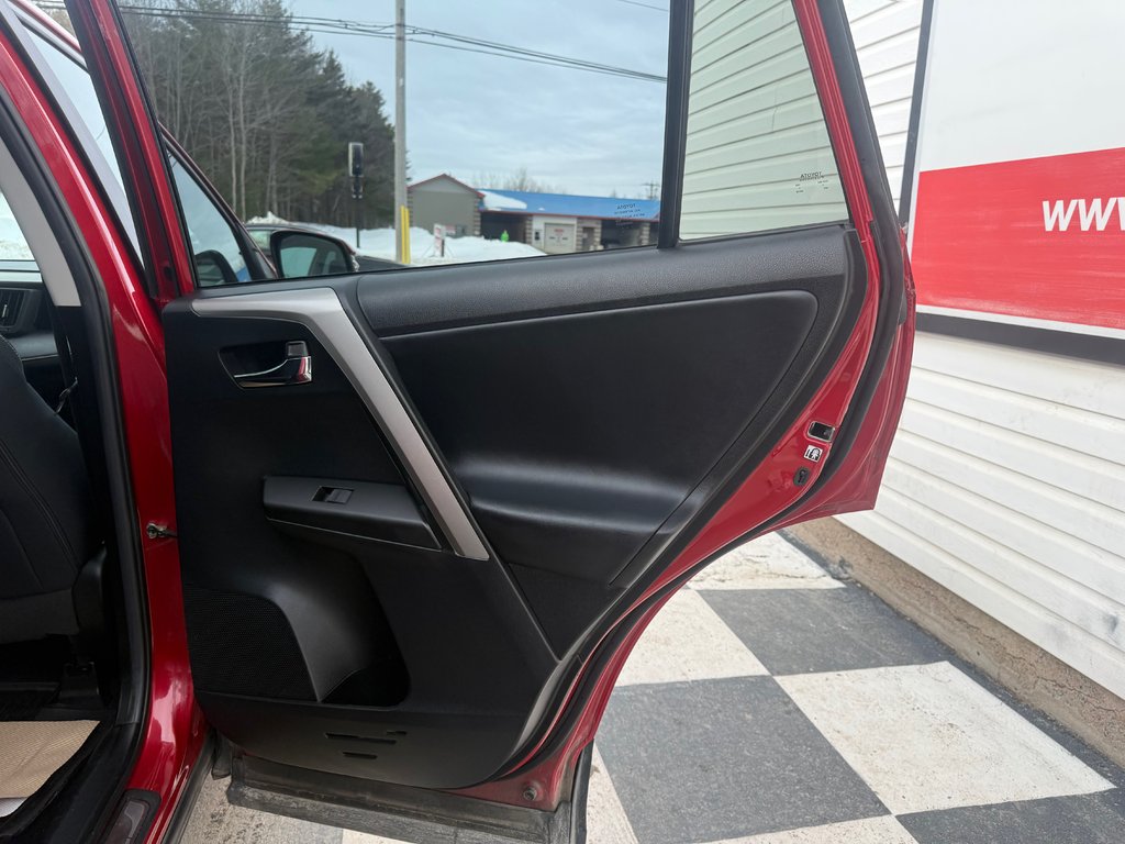 Toyota RAV4 XLE XLE, keyless entry, backup camera, Bluetooth 2017 à COLDBROOK, Nouvelle-Écosse - 17 - w1024h768px