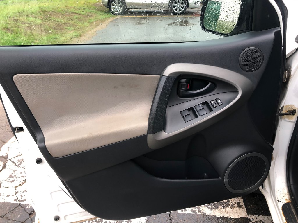 2011 Toyota RAV4 Base - CD Player, Power Locks, Cruise Control in Kentville, Nova Scotia - 9 - w1024h768px