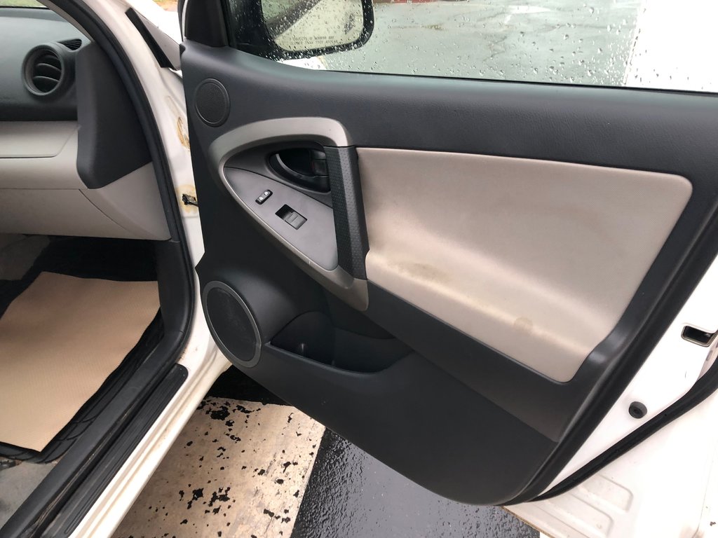 2011 Toyota RAV4 Base - CD Player, Power Locks, Cruise Control in Kentville, Nova Scotia - 17 - w1024h768px