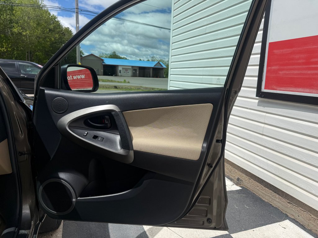 2011 Toyota RAV4 Base, Keyless entry, MP3, Cruise control in Kentville, Nova Scotia - 18 - w1024h768px