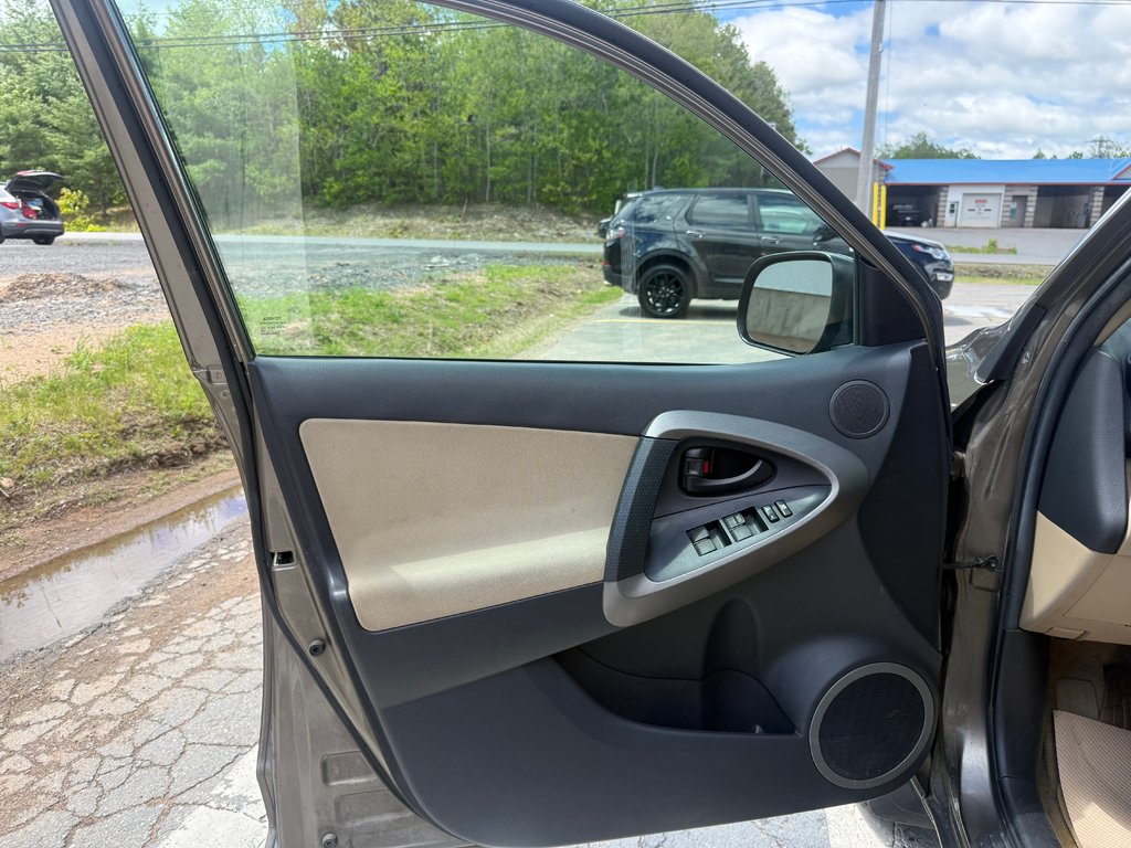 2011 Toyota RAV4 Base, Keyless entry, MP3, Cruise control in Kentville, Nova Scotia - 7 - w1024h768px