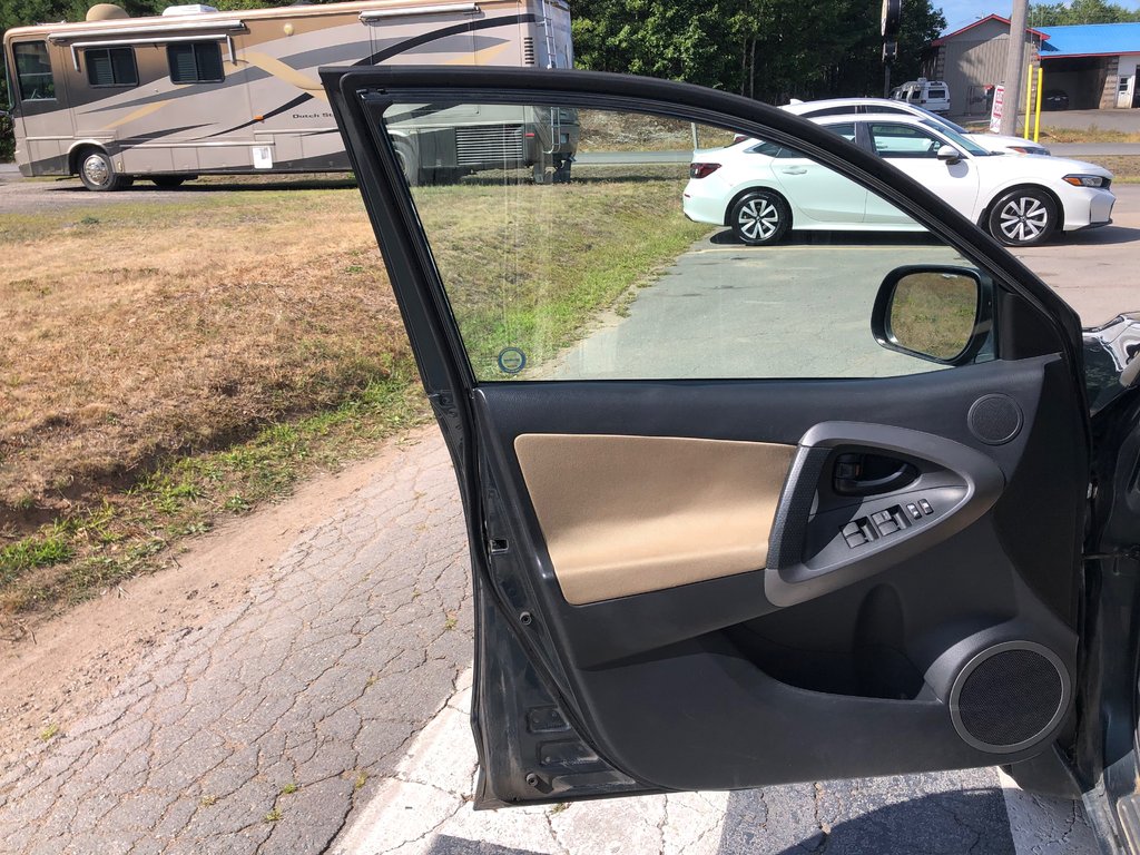 2012 Toyota RAV4 Base - CD Player, Power Windows, AUX Port in COLDBROOK, Nova Scotia - 7 - w1024h768px