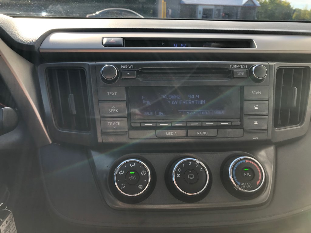 RAV4 LE - cruise control, hands free, a/c, CD player 2014 à COLDBROOK, Nouvelle-Écosse - 11 - w1024h768px