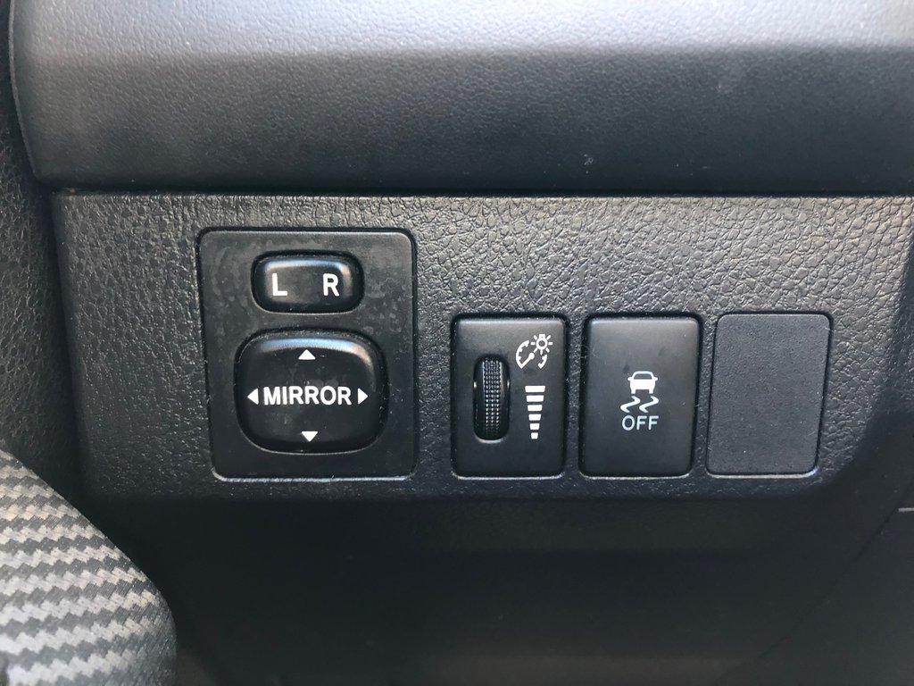 RAV4 LE - cruise control, hands free, a/c, CD player 2014 à COLDBROOK, Nouvelle-Écosse - 8 - w1024h768px