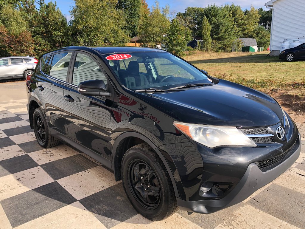 RAV4 LE - cruise control, hands free, a/c, CD player 2014 à COLDBROOK, Nouvelle-Écosse - 3 - w1024h768px