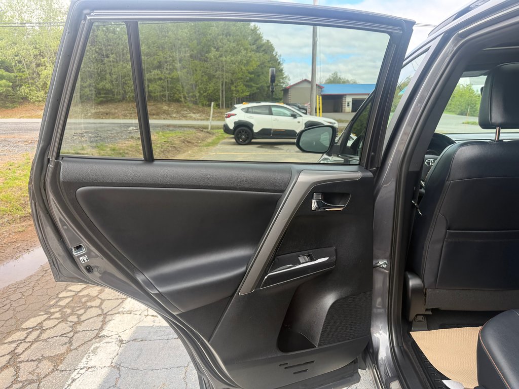 2016 Toyota RAV4 SE, keyless entry, backup camera, Bluetooth in Kentville, Nova Scotia - 14 - w1024h768px
