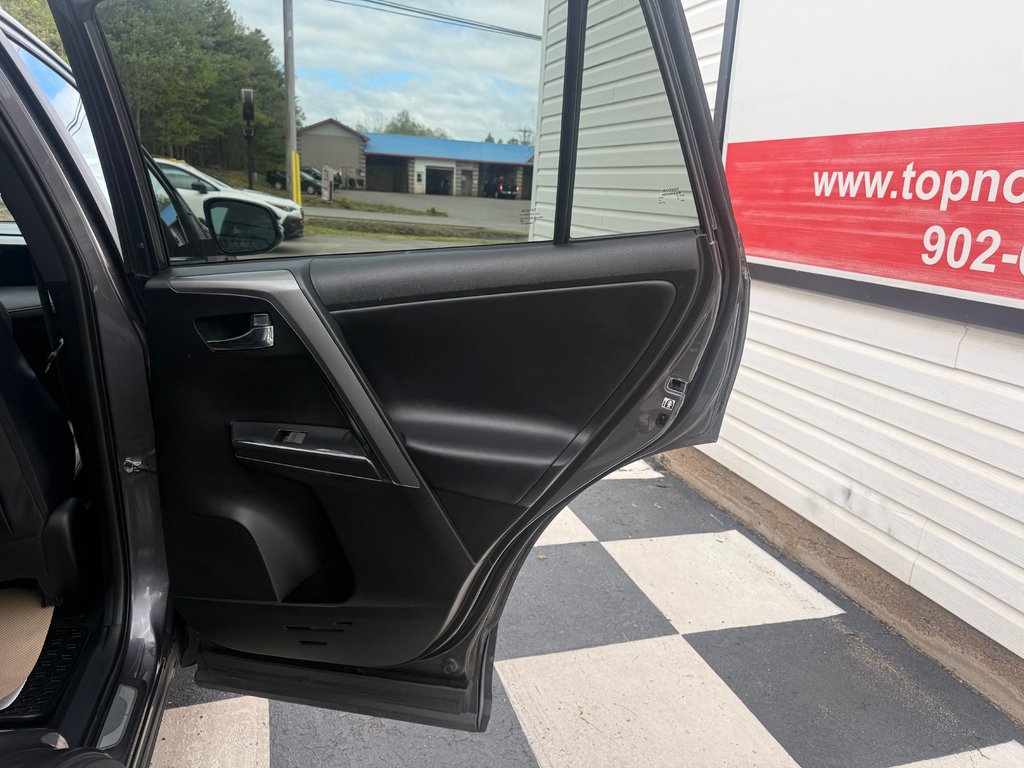 2016 Toyota RAV4 SE, keyless entry, backup camera, Bluetooth in Kentville, Nova Scotia - 17 - w1024h768px