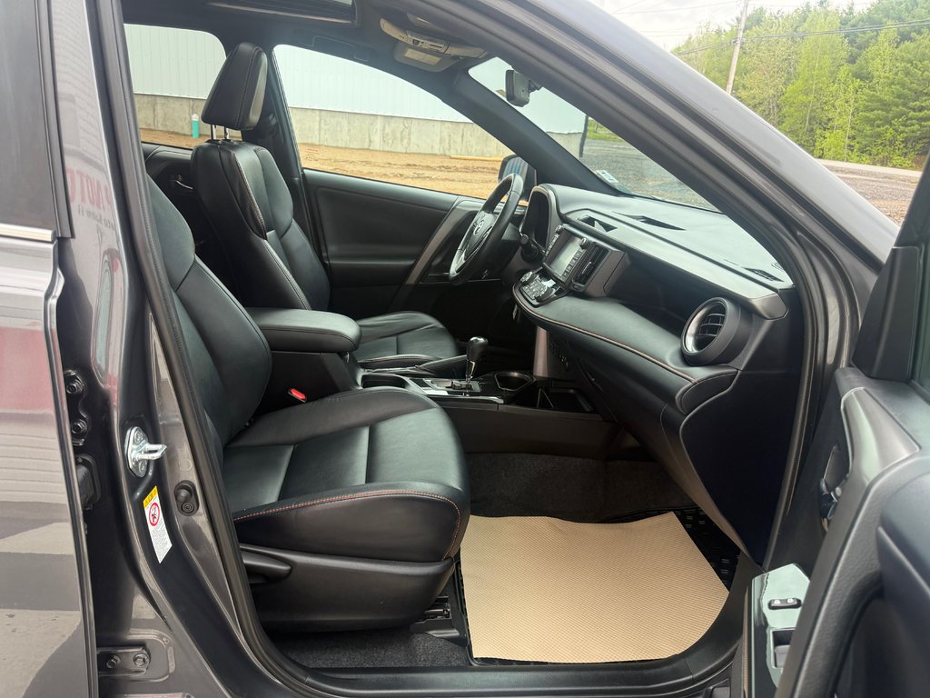 2016 Toyota RAV4 SE, keyless entry, backup camera, Bluetooth in Kentville, Nova Scotia - 20 - w1024h768px
