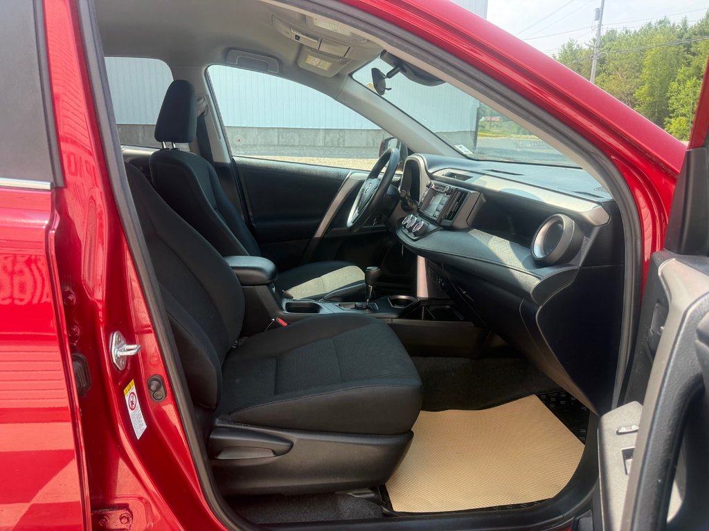 2017 Toyota RAV4 LE, keyless entry, Cruise control, Bluetooth in COLDBROOK, Nova Scotia - 19 - w1024h768px