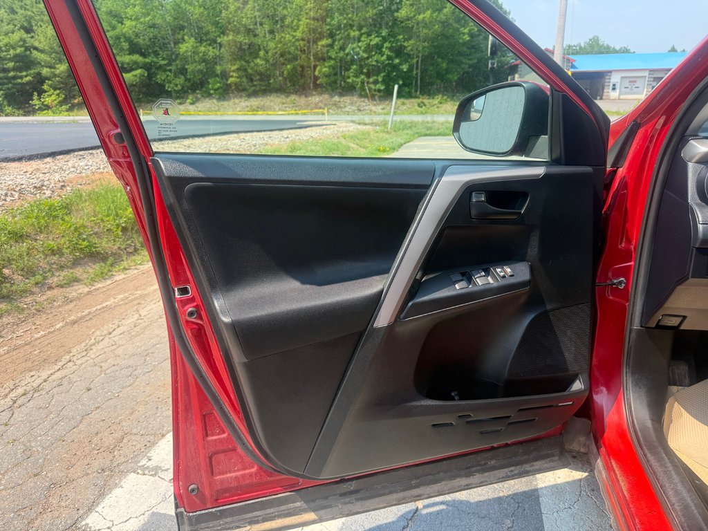 2017 Toyota RAV4 LE, keyless entry, Cruise control, Bluetooth in COLDBROOK, Nova Scotia - 7 - w1024h768px