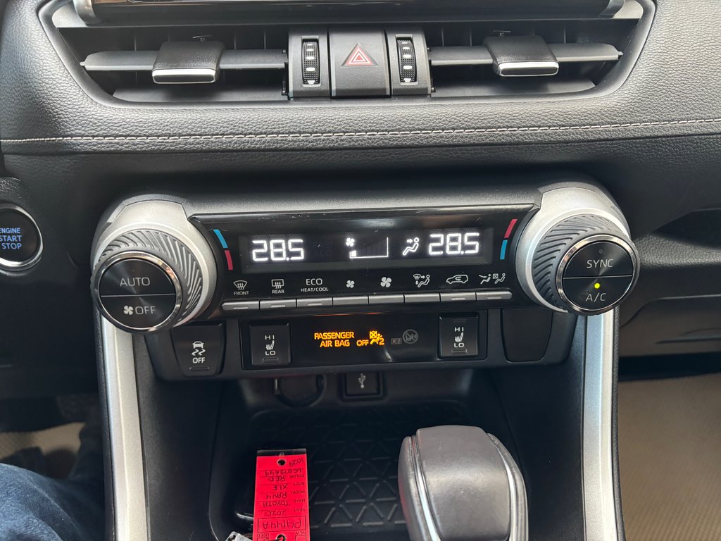 2020  RAV4 XLE - sunroof, heated seats, heated steering wheel in Kentville, Nova Scotia - 15 - w1024h768px