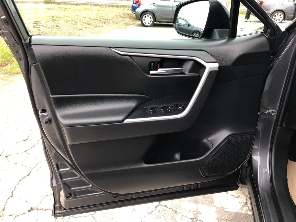 2022 Toyota RAV4 Hybrid SE - sunroof, heated steering wheel, a/c in Kentville, Nova Scotia - 18 - w1024h768px